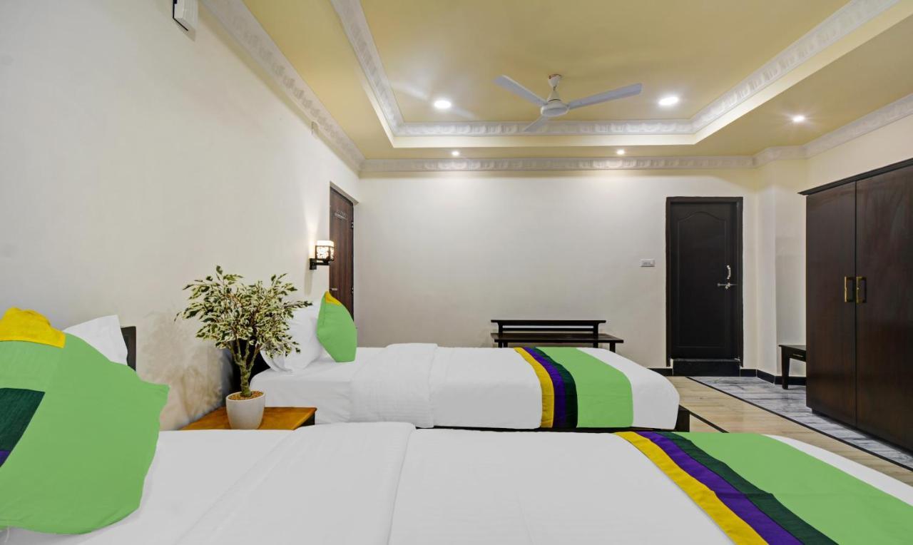 Treebo Jheel Mahal Hotel Udaipur Buitenkant foto