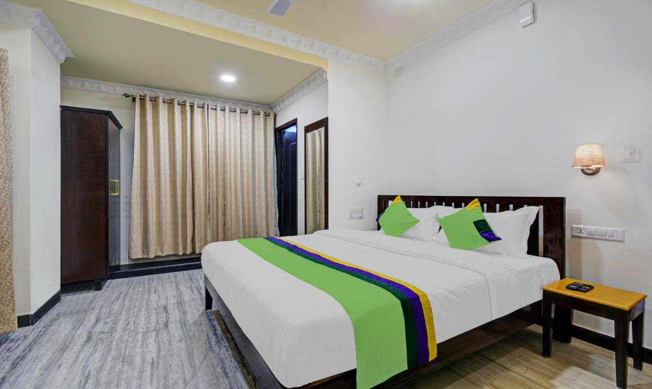 Treebo Jheel Mahal Hotel Udaipur Buitenkant foto