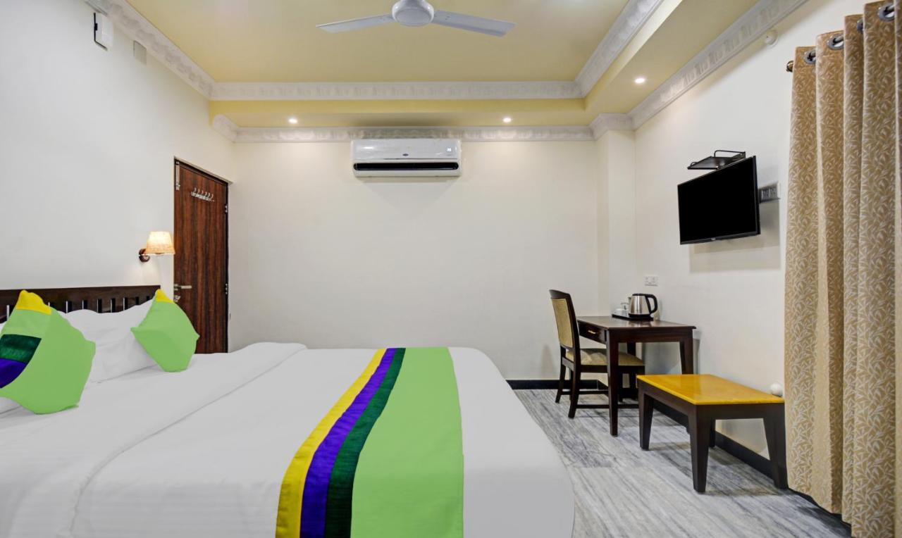 Treebo Jheel Mahal Hotel Udaipur Buitenkant foto