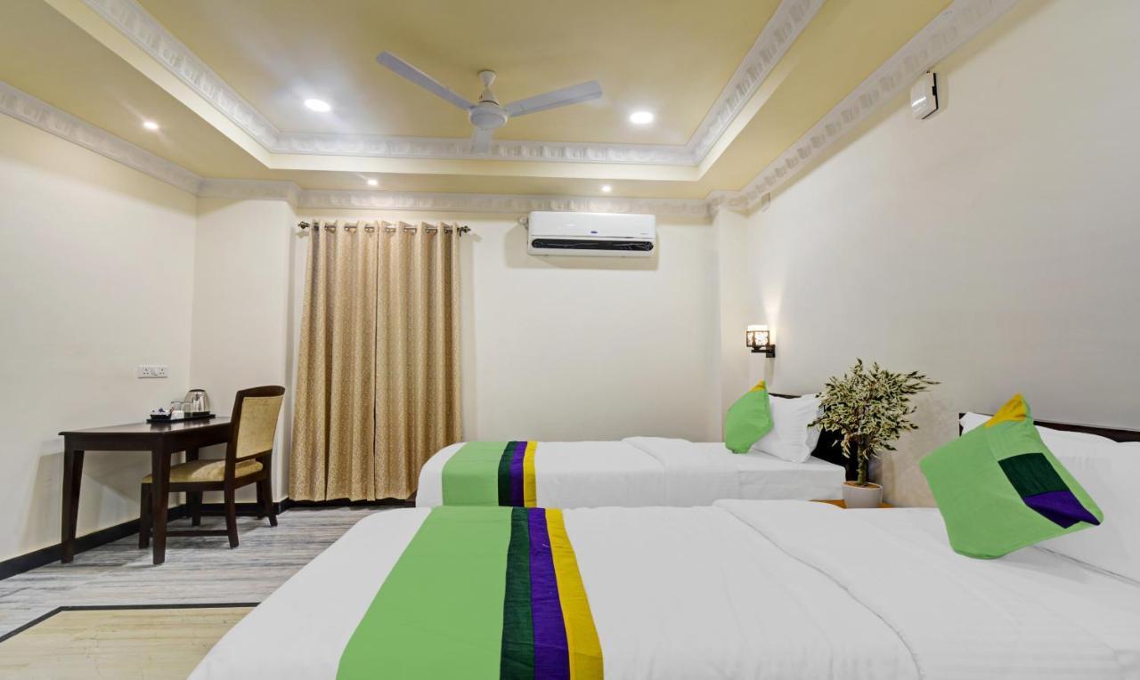 Treebo Jheel Mahal Hotel Udaipur Buitenkant foto