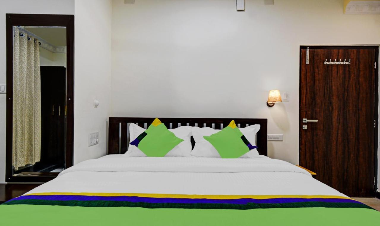 Treebo Jheel Mahal Hotel Udaipur Buitenkant foto